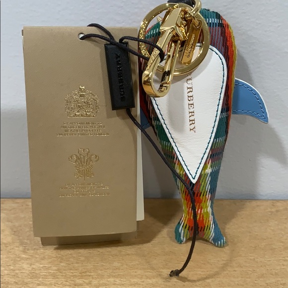 📍SOLD📍Burberry shark keychain NWT - Picture 2 of 2